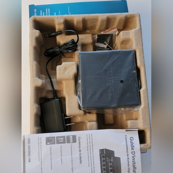 D-Link 5 Port Gigabit Unmanaged Metal Desktop Switch, Plug and play, QoS, Cable - Picture 10 of 10